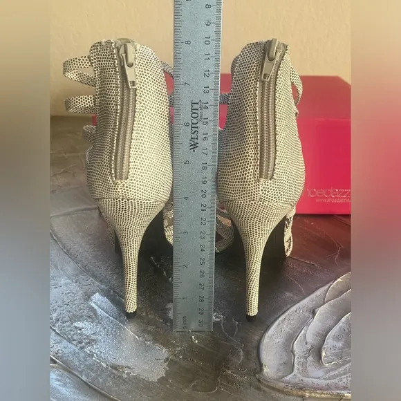 White And Gray 4&quot; Strappy Open Toe Heels Size 6.5~ By &quot;Shoedazzle&quot;~ New W/ Box‎