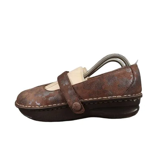 White Mountain Shoes Womens 8 Mary Jane Comfort Platform Leather Floral Fashion