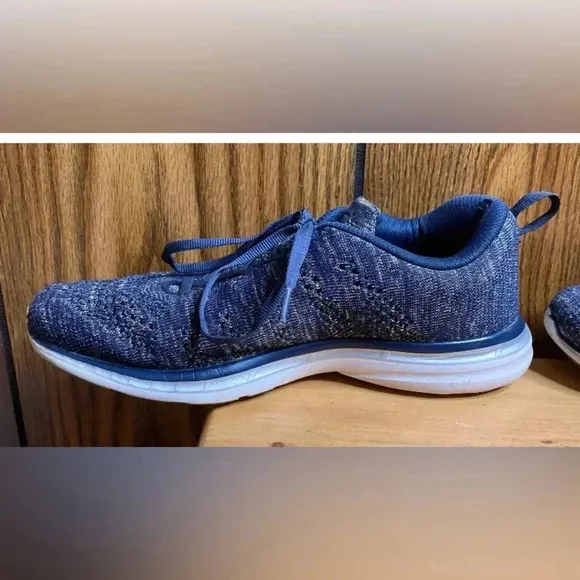 Woman APL Navy Blue Gold Techloom Pro Lace Up Athletic Sneakers Sz 8.5 Shoes
