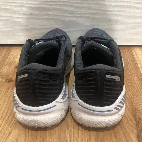Women’s Brooks Adrenaline GTS 22