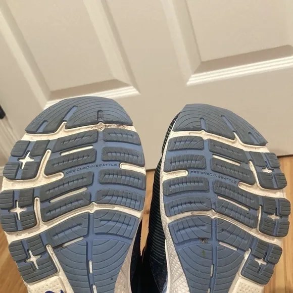Women’s Brooks Adrenaline GTS 22