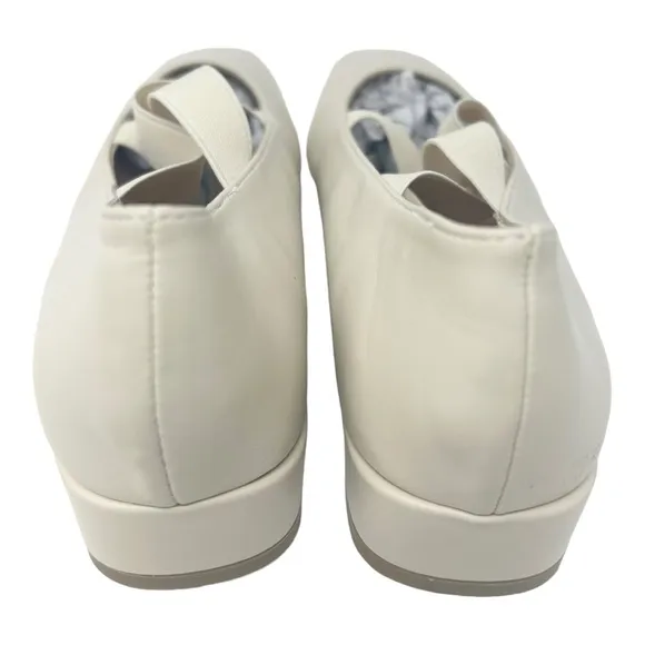 Women's Closed Square Toe Cross Strap Ballet Style Flats 245 CN/6.5 US
