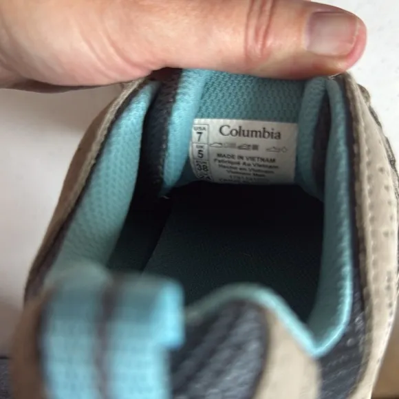 Women’s Columbia Crestwood Low Waterproof Hiking Shoe Size 7 Tan/Teal EUC