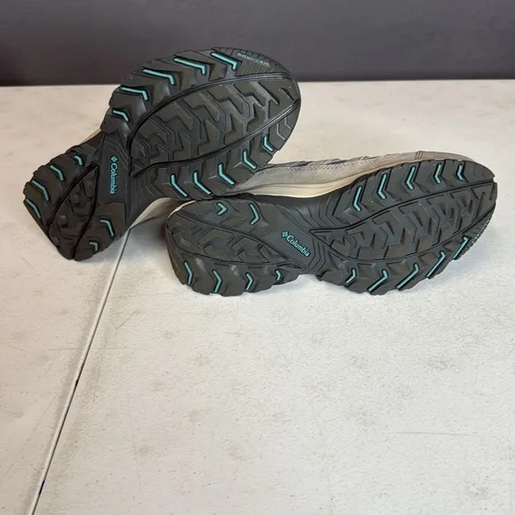 Women’s Columbia Crestwood Low Waterproof Hiking Shoe Size 7 Tan/Teal EUC