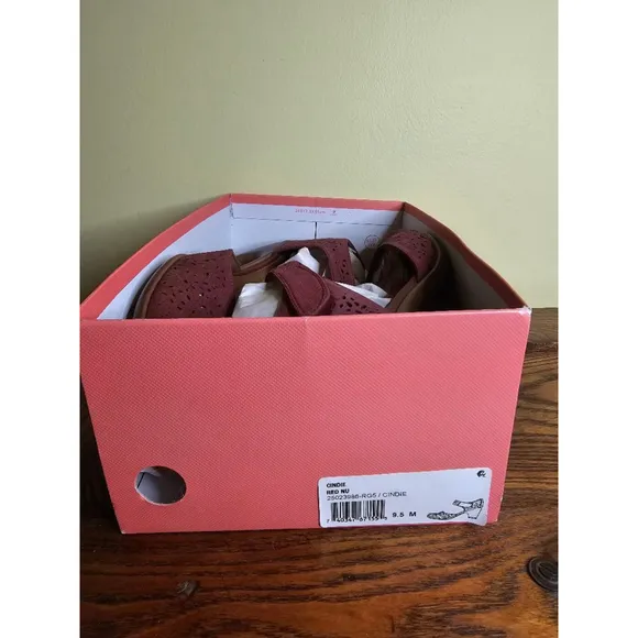 Women's Easy Spirit CINDIE Size 9.5 Red NU