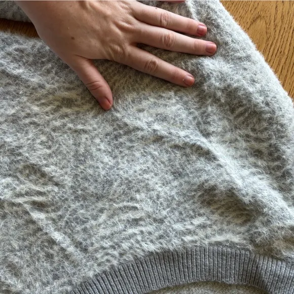 Women's Halogen Fuzzy Grey V-Neck Patterned Sweater
