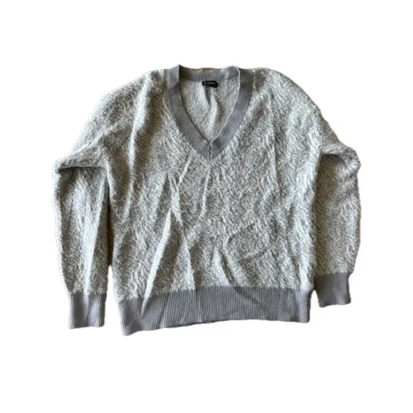 Women's Halogen Fuzzy Grey V-Neck Patterned Sweater