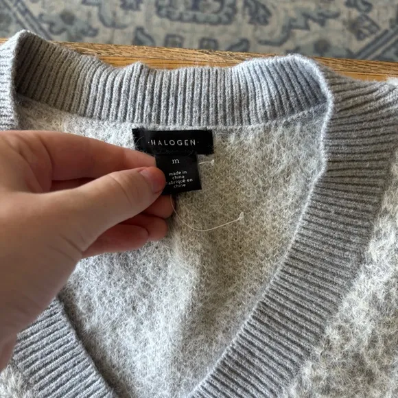 Women's Halogen Fuzzy Grey V-Neck Patterned Sweater