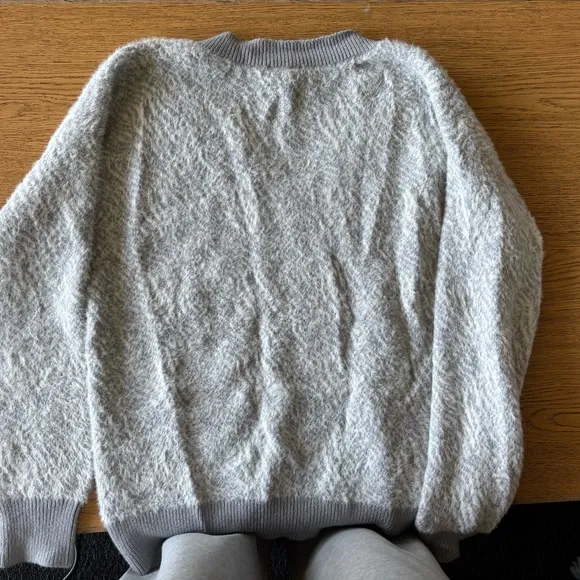 Women's Halogen Fuzzy Grey V-Neck Patterned Sweater
