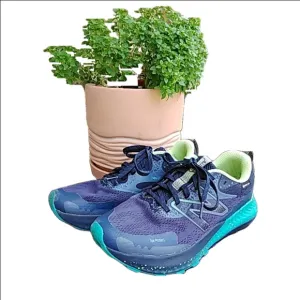 Women's New Balance Dynasoft Gor-TexTrail Running Shoes Size 9 Blue Green