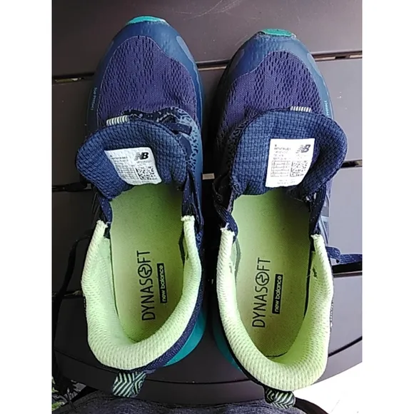 Women's New Balance Dynasoft Gor-TexTrail Running Shoes Size 9 Blue Green