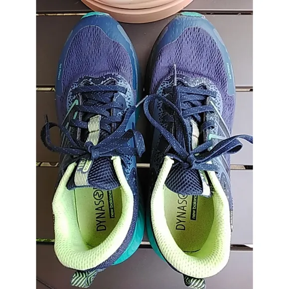 Women's New Balance Dynasoft Gor-TexTrail Running Shoes Size 9 Blue Green