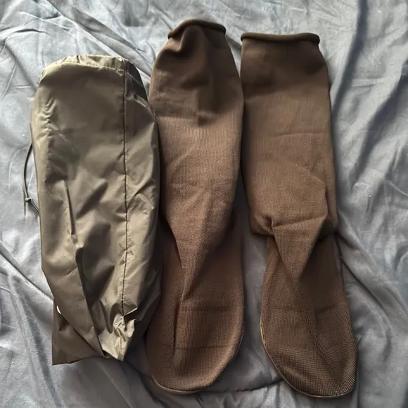 Yeezy POD Compression Sock Shoes and Gray Storage Bag