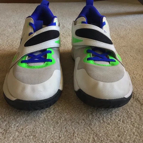 Youth Nike Team Hustle D11 Low Green Strike Racer Blue 2023