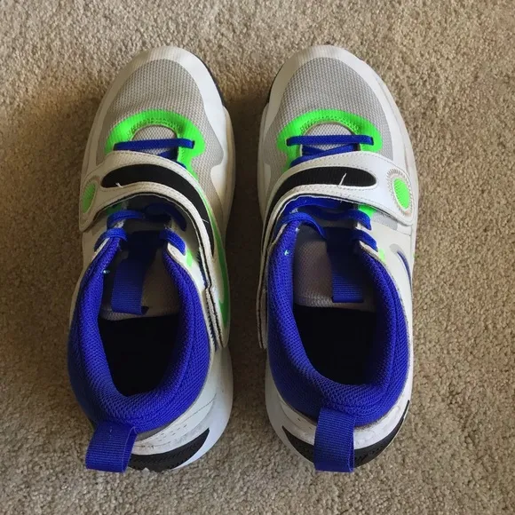 Youth Nike Team Hustle D11 Low Green Strike Racer Blue 2023